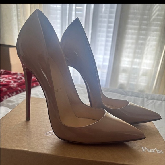 Christian Louboutin So Kate Pumps - Picture 2 of 12
